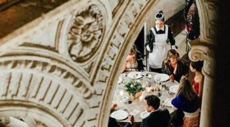 Cena de boda bajo los arcos del claustro del Monasterio de Lupiana