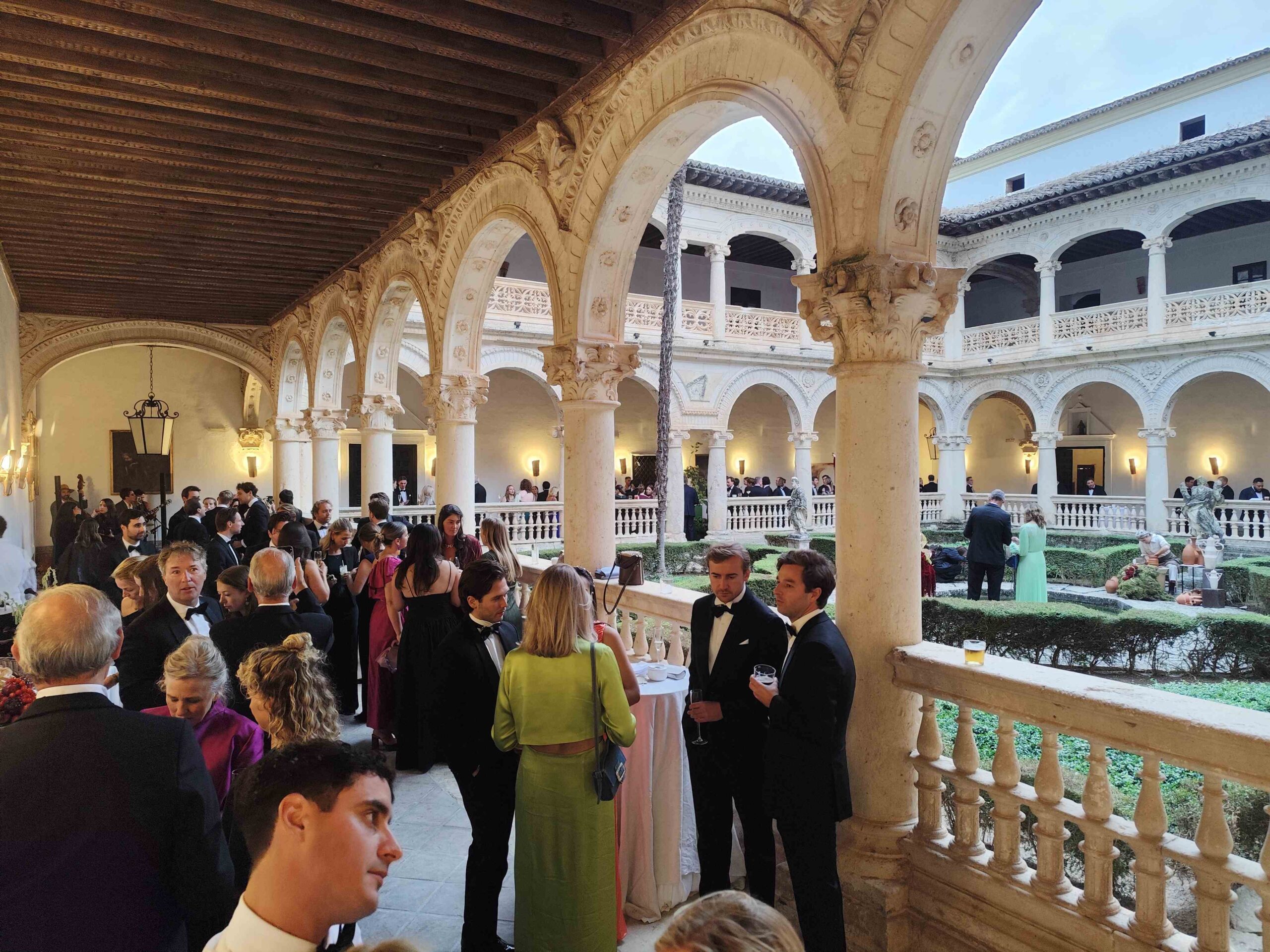Cóctel de boda en el claustro del Monasterio de Lupiana
