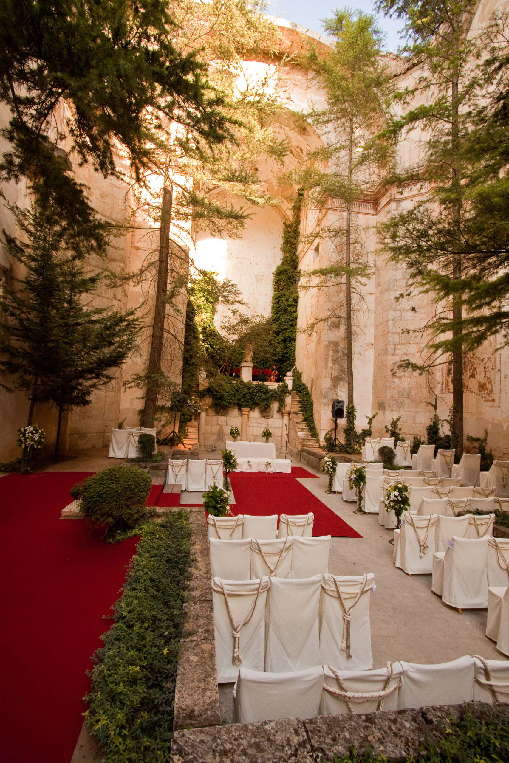 Zona de ceremonia para bodas en el Monasterio de Lupiana